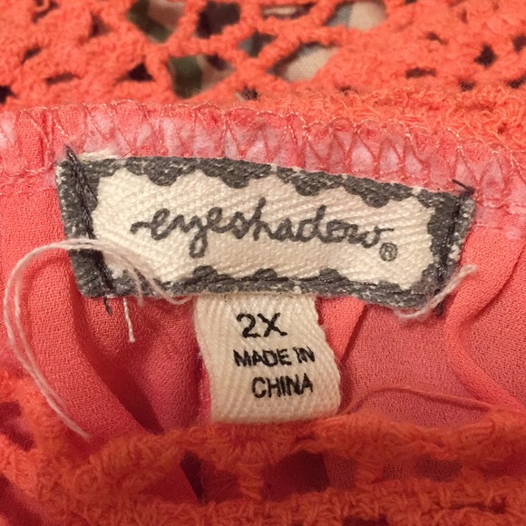 Eyeshadow coral top with crocheted neckline! - Picture 2 of 3